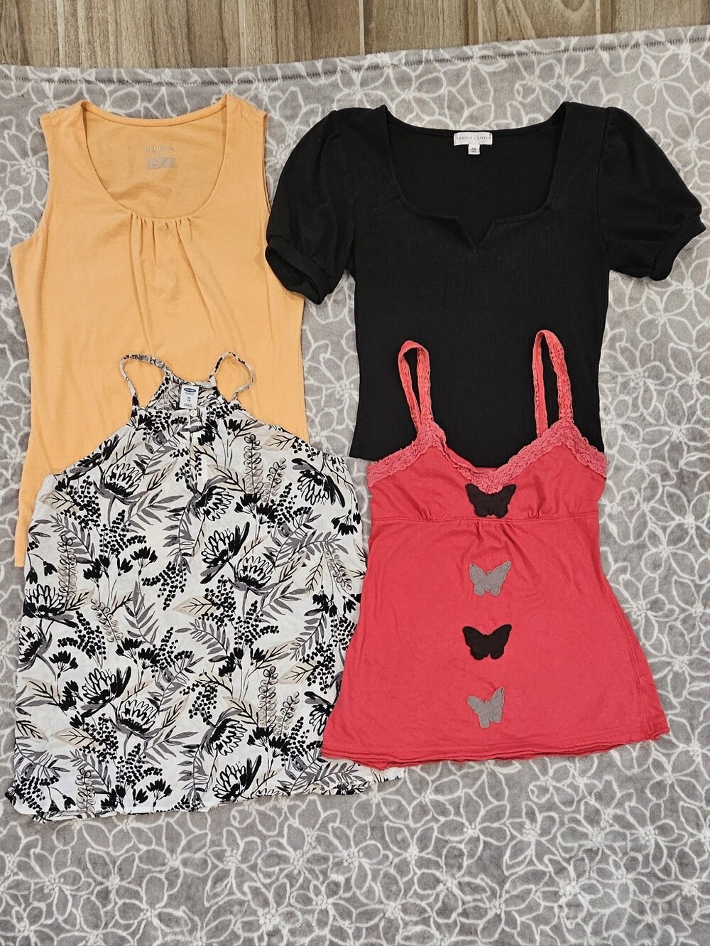 Bundle of 4 Tops Size XS